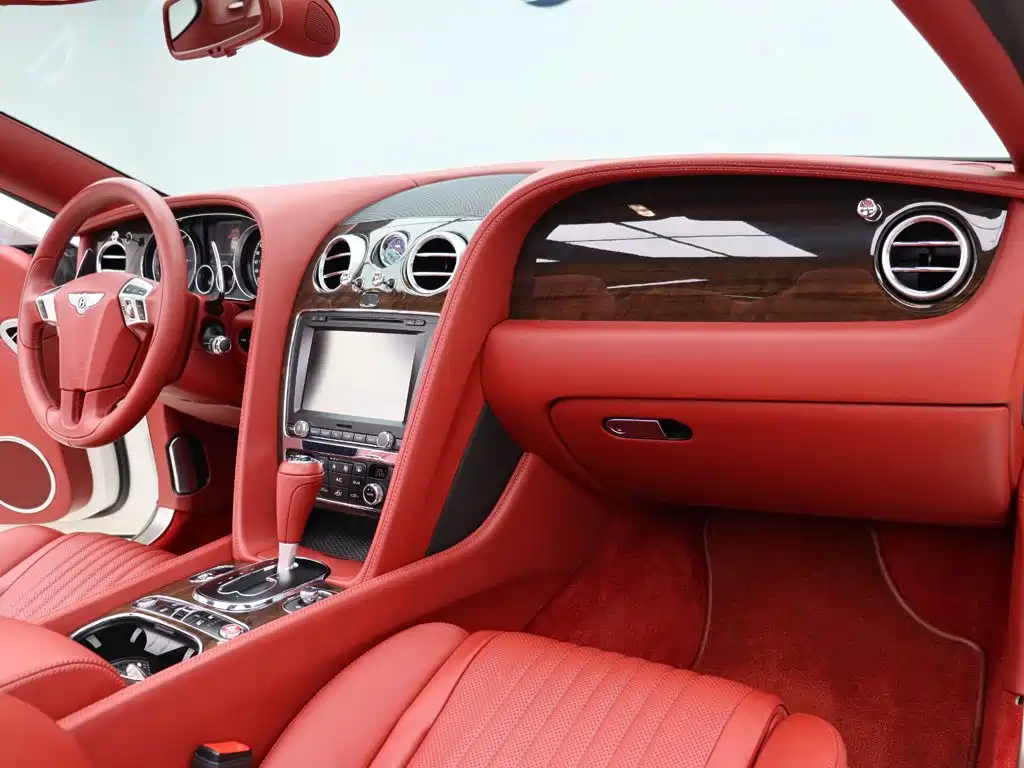Bentley Continental 2019 — фото 20
