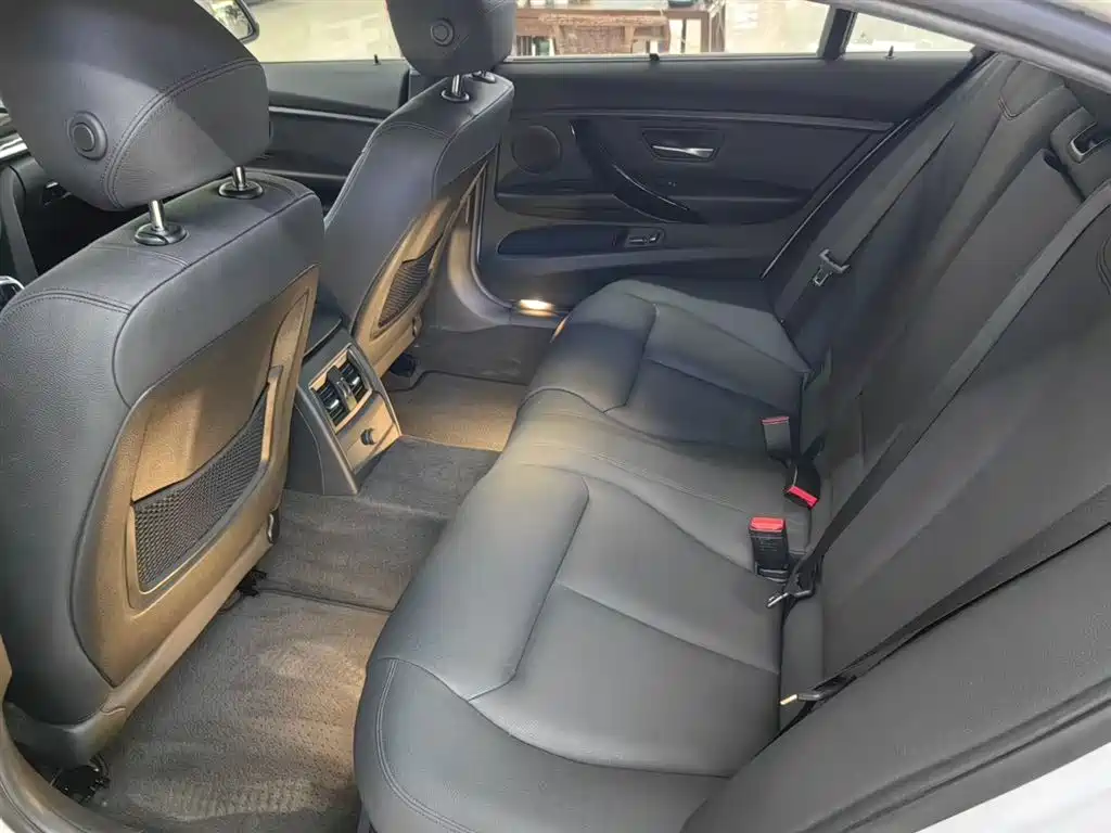 BMW 3 Series 2016 — фото 16