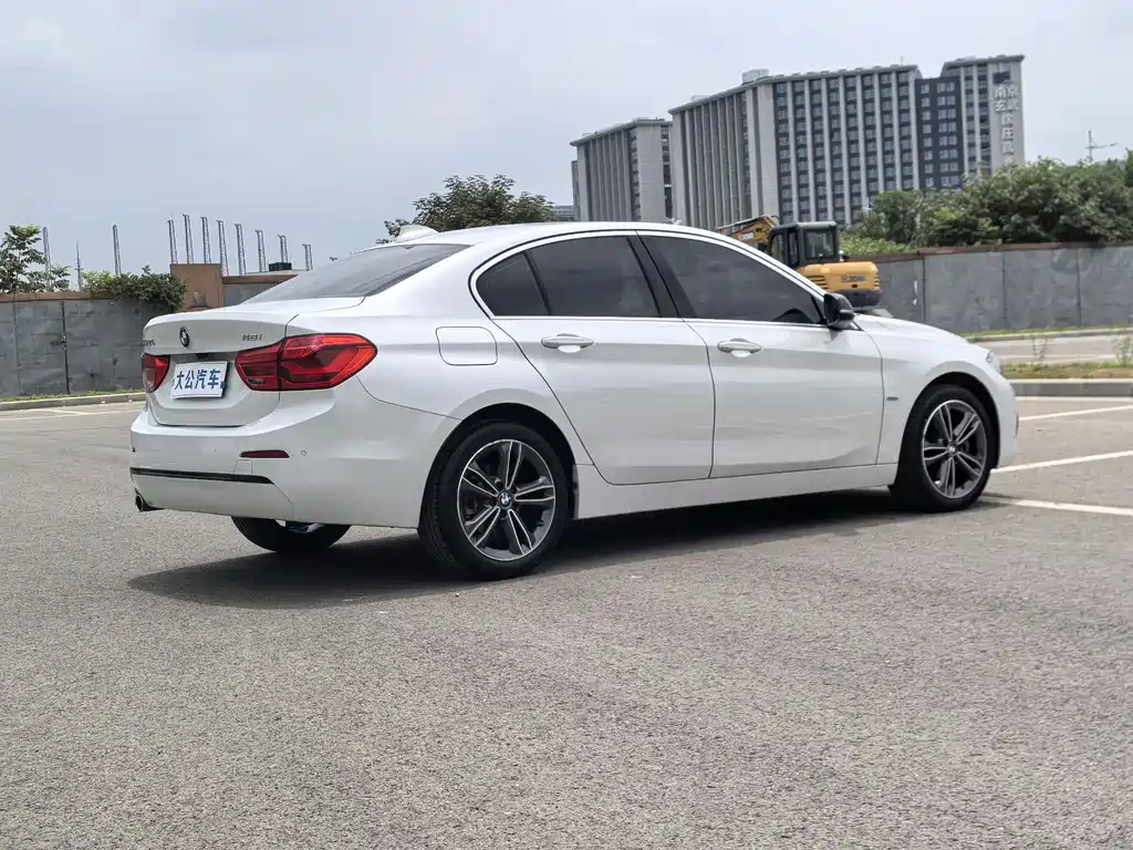 BMW 1 Series 2018 — фото 15