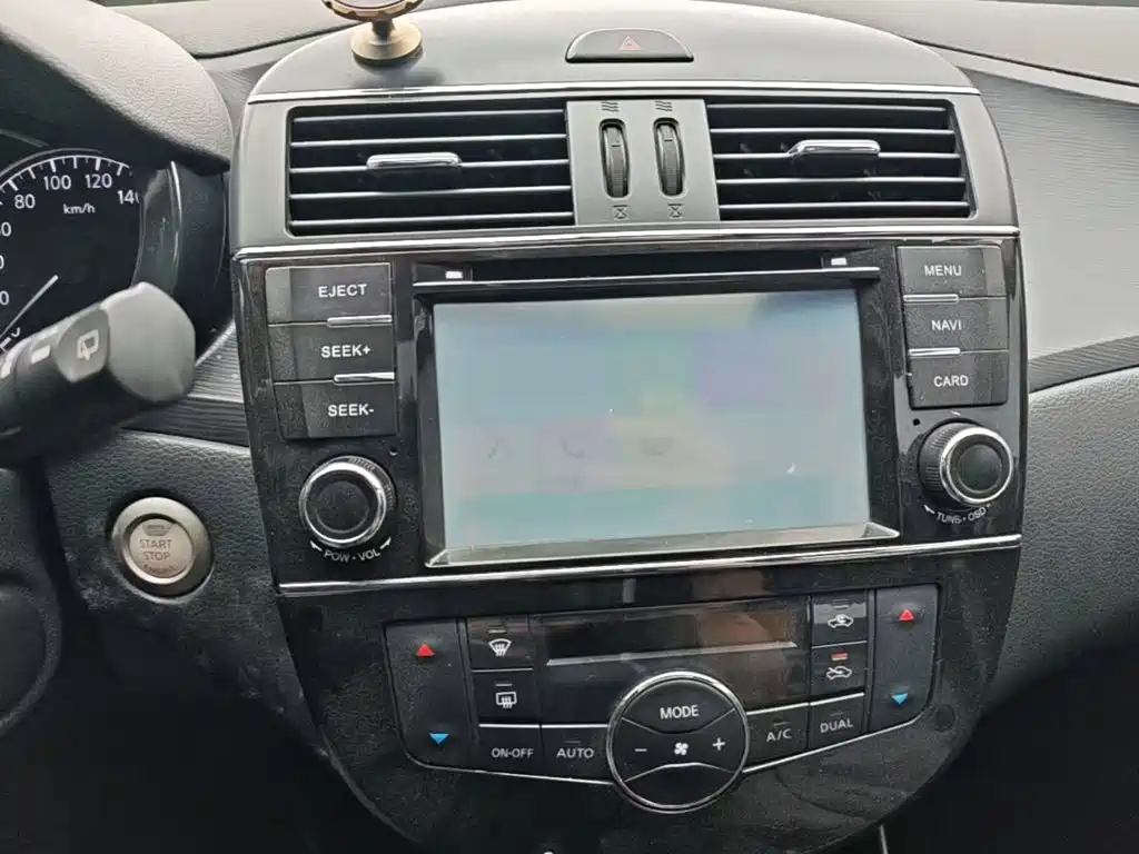 Nissan Tiida 2016 — фото 13