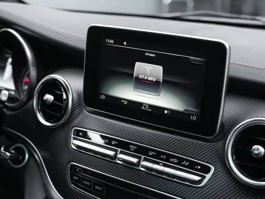 Mercedes-Benz V-Class 2019 — фото 19