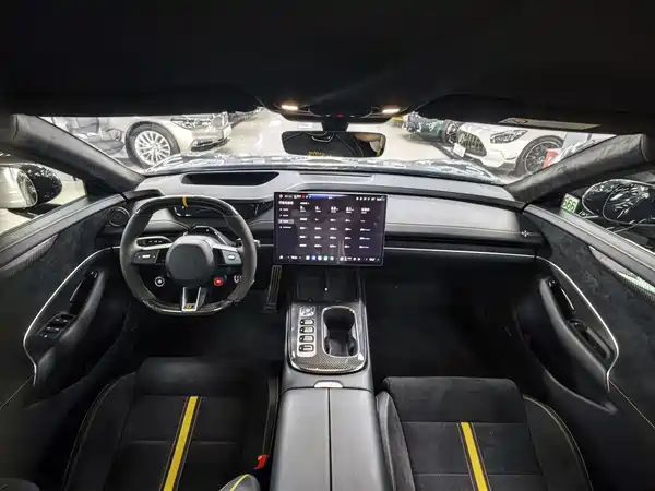 Xiaomi SU7 Ultra 2025