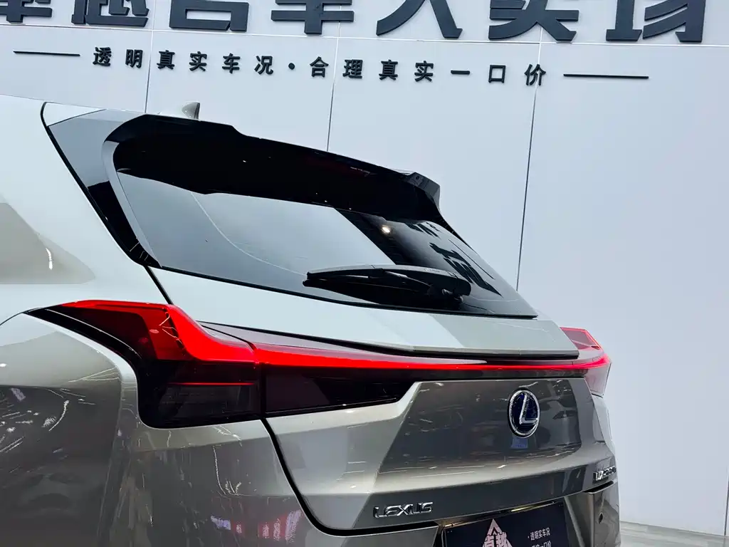 Lexus UX 2021 — фото 27
