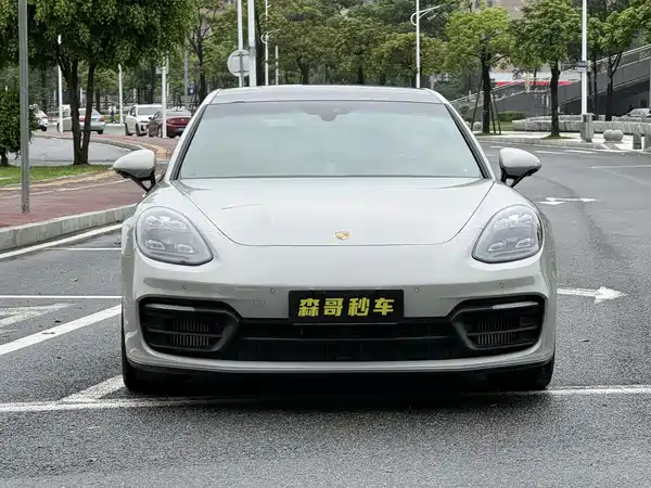 Porsche Panamera 2023