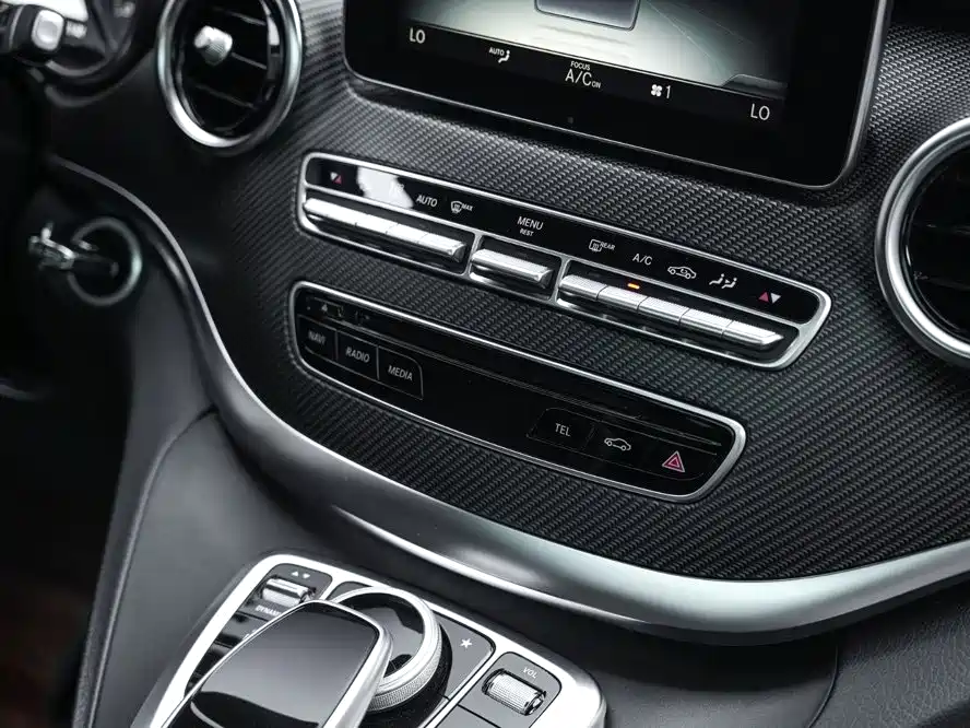 Mercedes-Benz V-Class 2019 — фото 20
