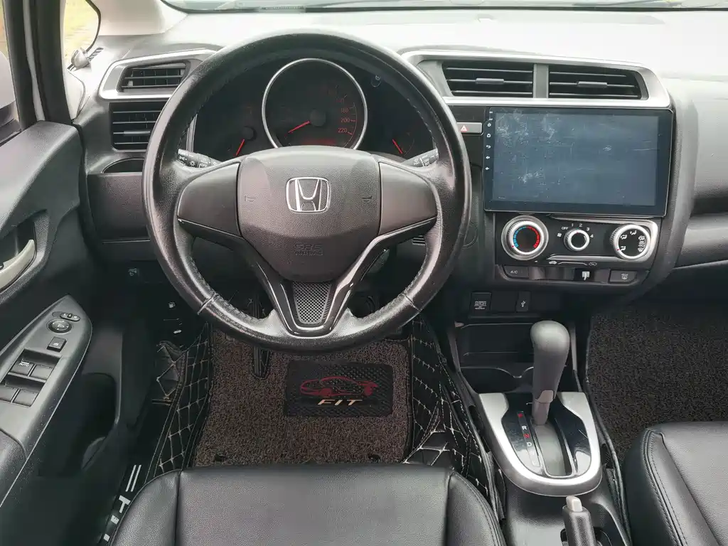 Honda Fit 2018 — фото 14