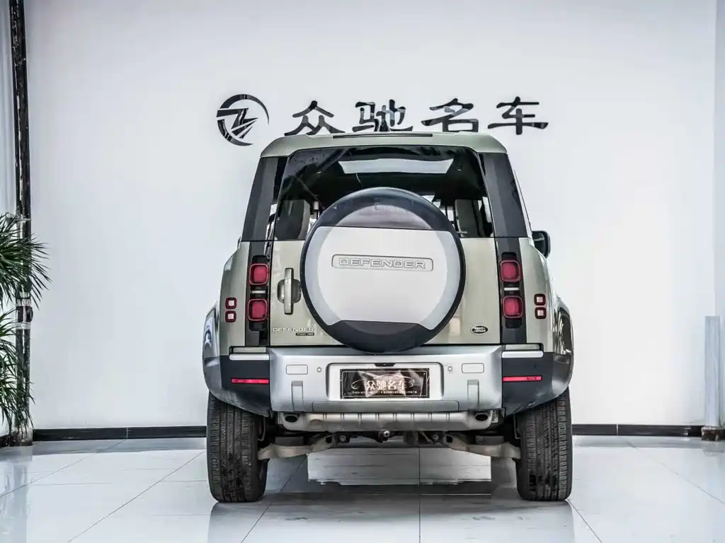 Land Rover Defender 2021 — фото 11