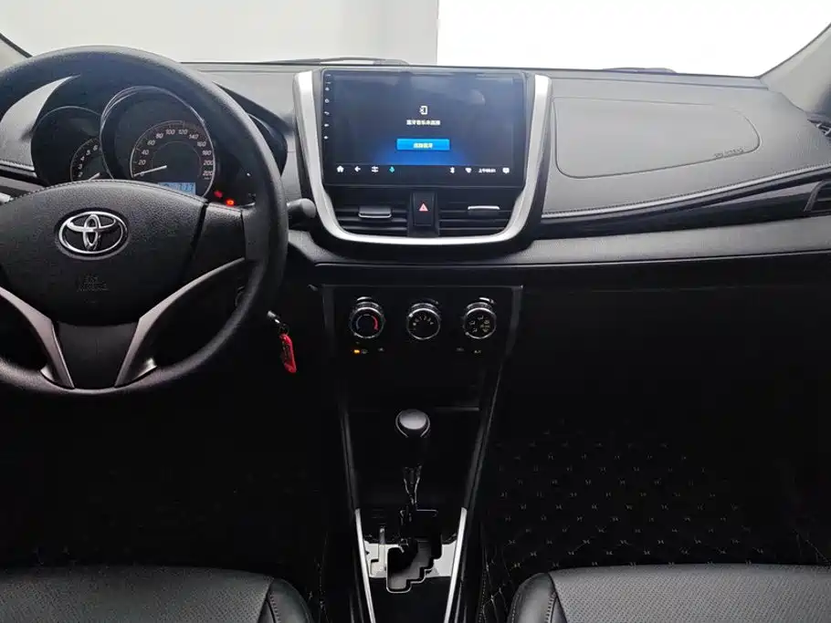 Toyota Yaris L 2020 — фото 16