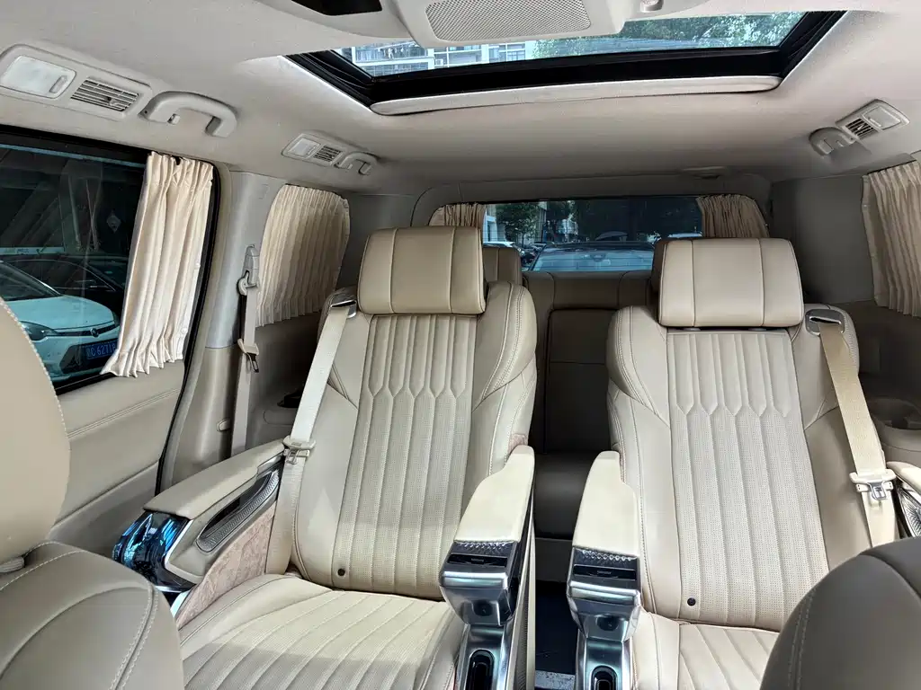 Nissan Quest 2015 — фото 8