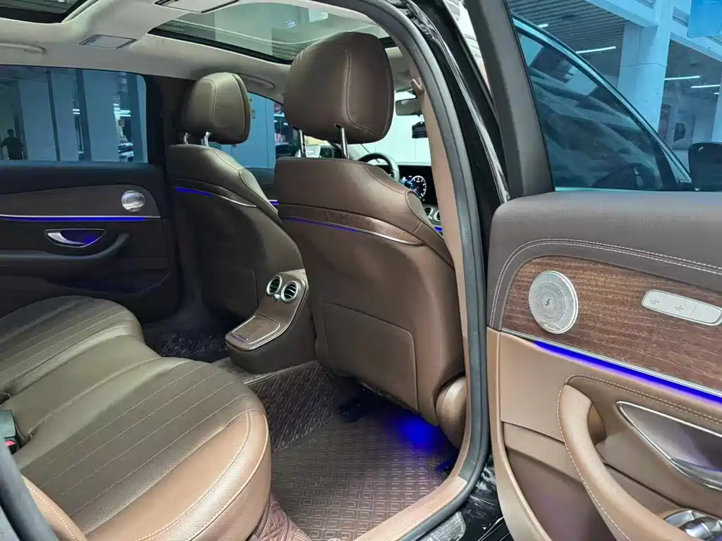 Mercedes-Benz E-Class 2023 — фото 16