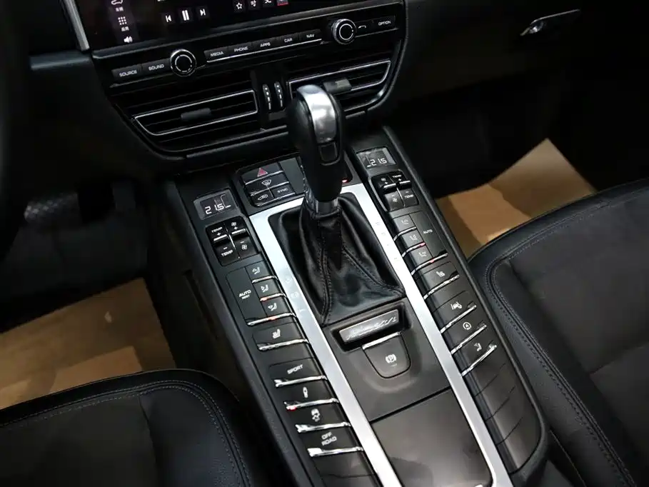 Porsche Macan 2019 — фото 12
