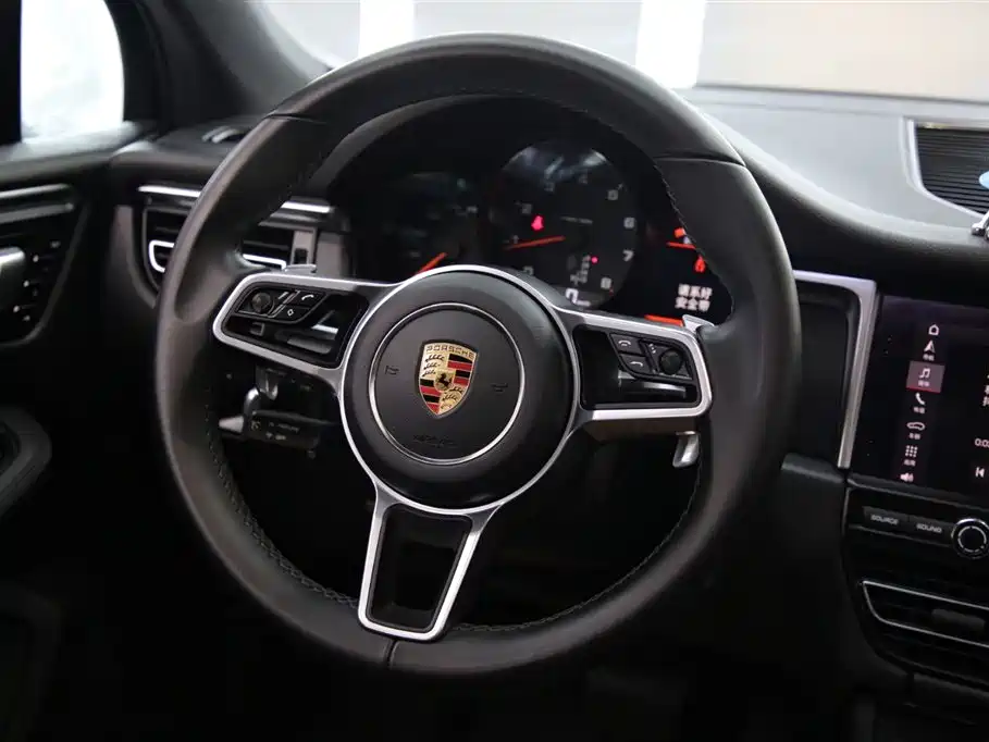 Porsche Macan 2019 — фото 10