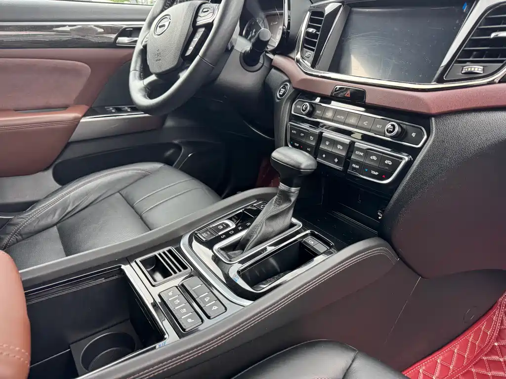 GAC Motor Trumpchi GS8 2019 — фото 12