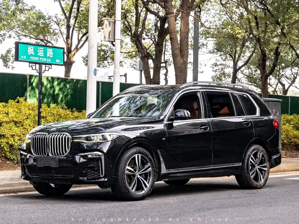 BMW X7 2020 — фото 1