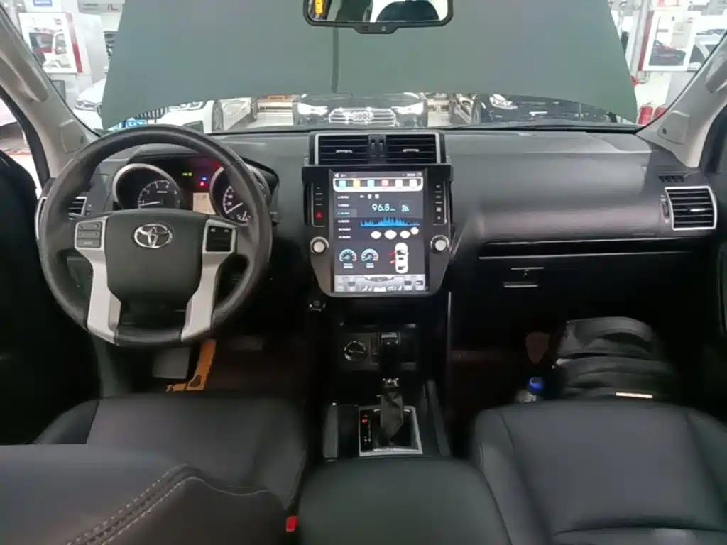 Toyota Prado 2017 — фото 10