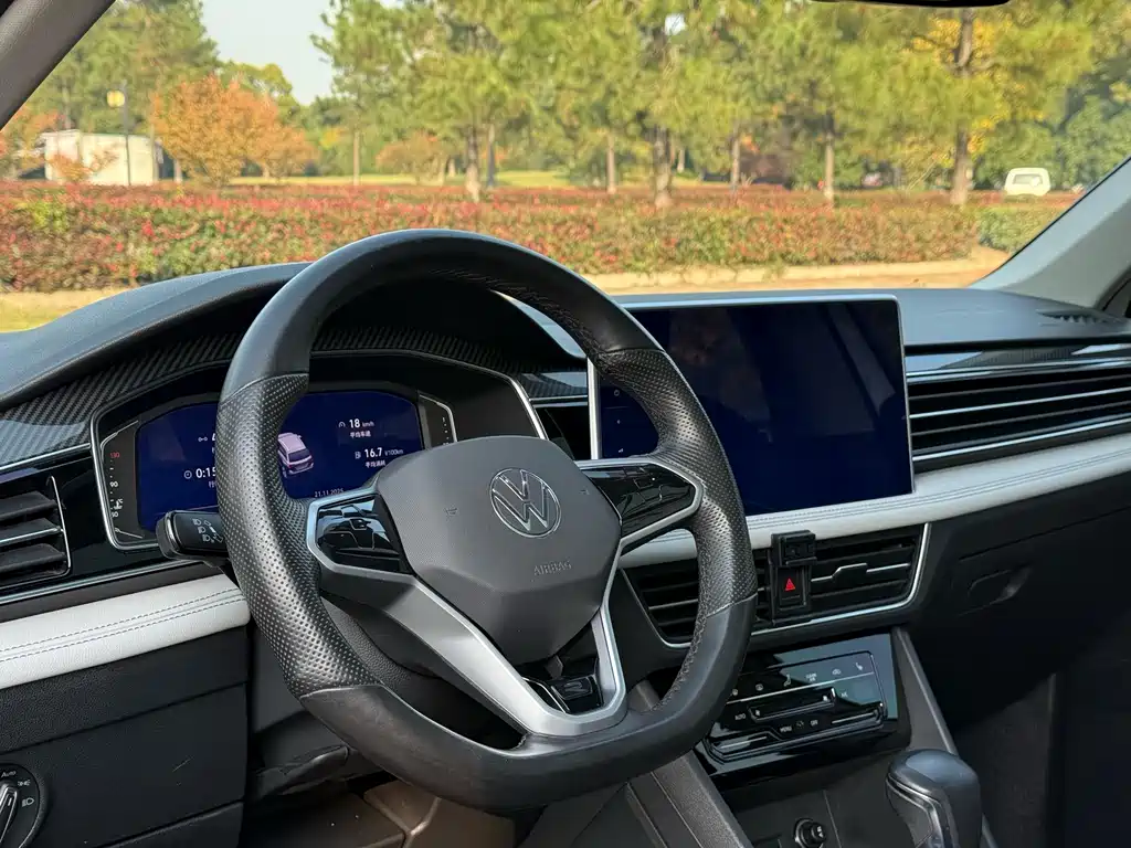 Volkswagen Tiguan L 2022