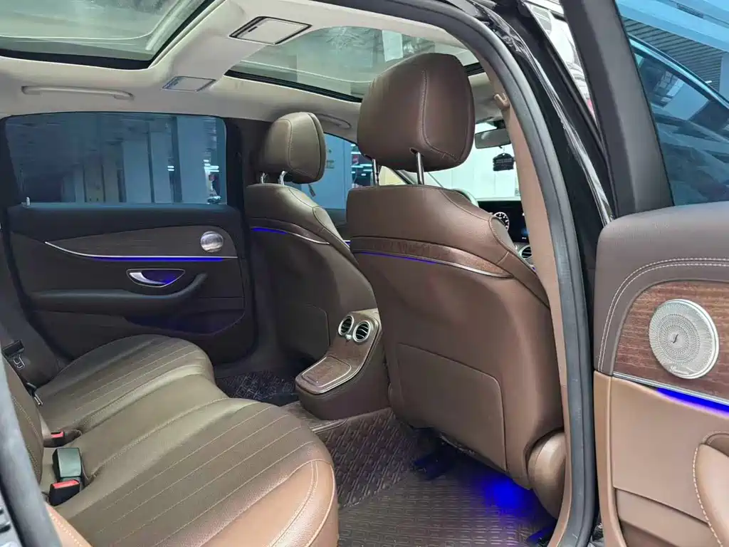 Mercedes-Benz E-Class 2023 — фото 17