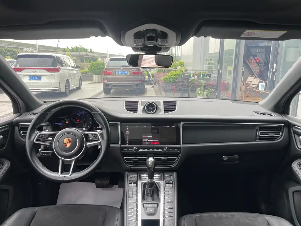 Porsche Macan 2019 — фото 9