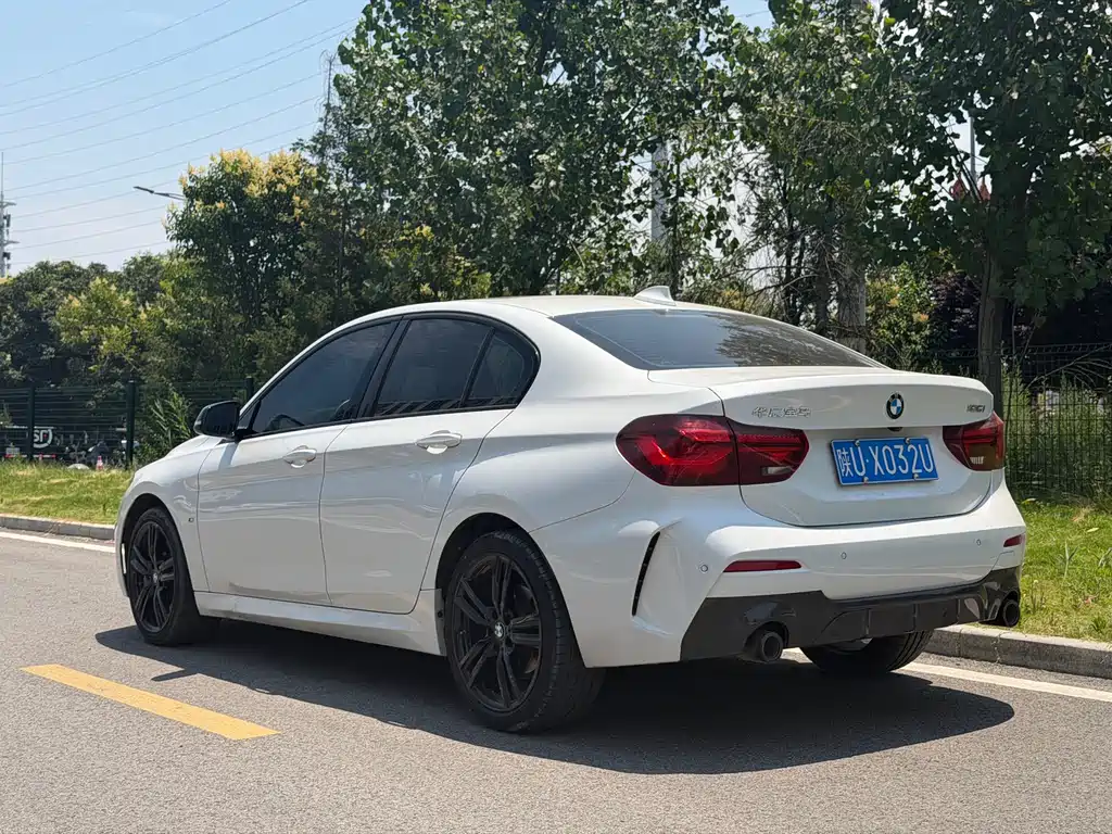 BMW 1 Series 2023 — фото 15