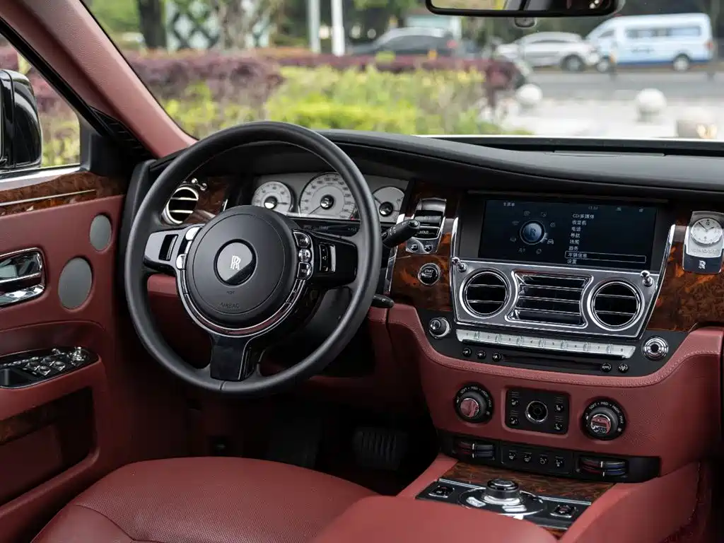Rolls-Royce Ghost 2013 — фото 13
