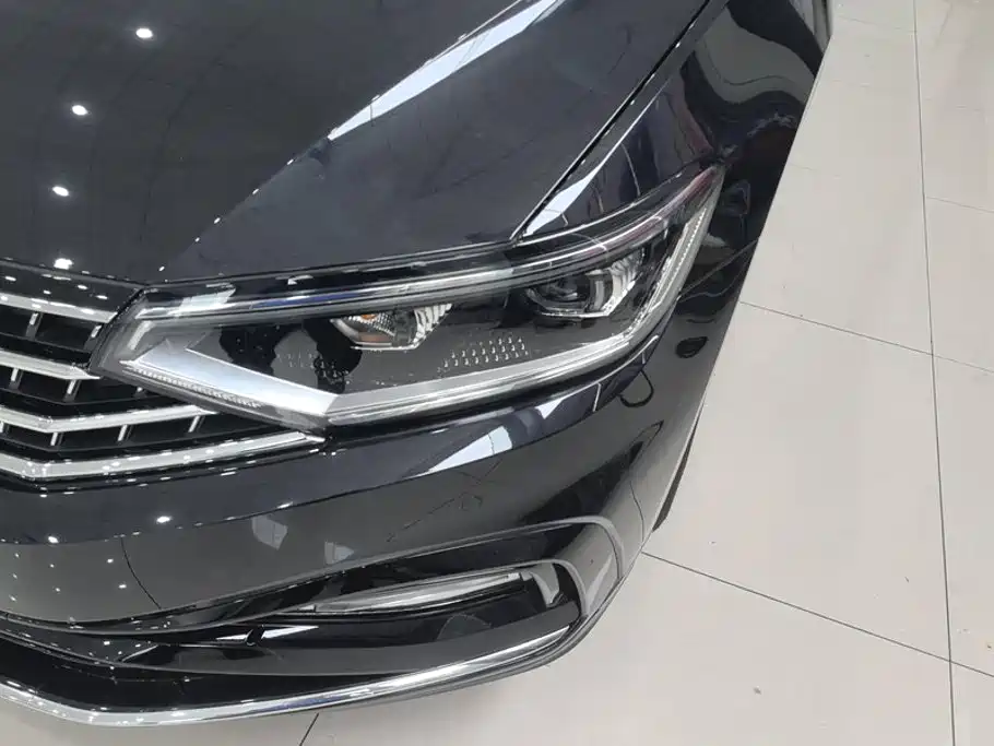 Volkswagen Magotan 2025