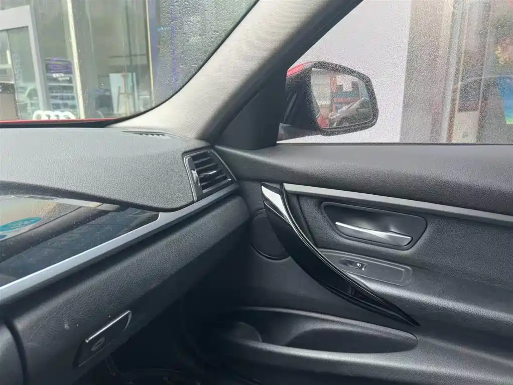 BMW 3 Series 2017 — фото 12