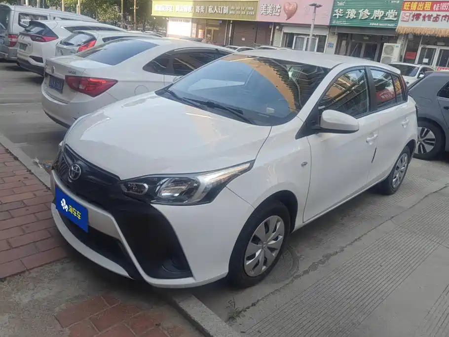 Toyota Yaris L 2021