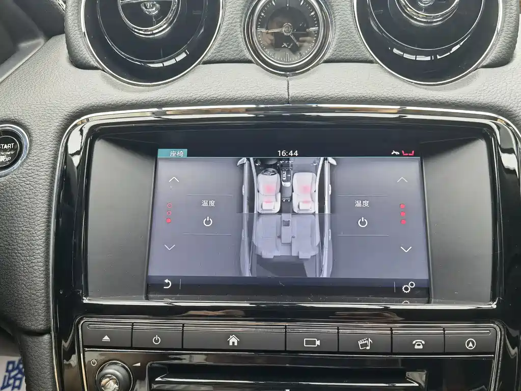 Jaguar XJ 2016 — фото 12