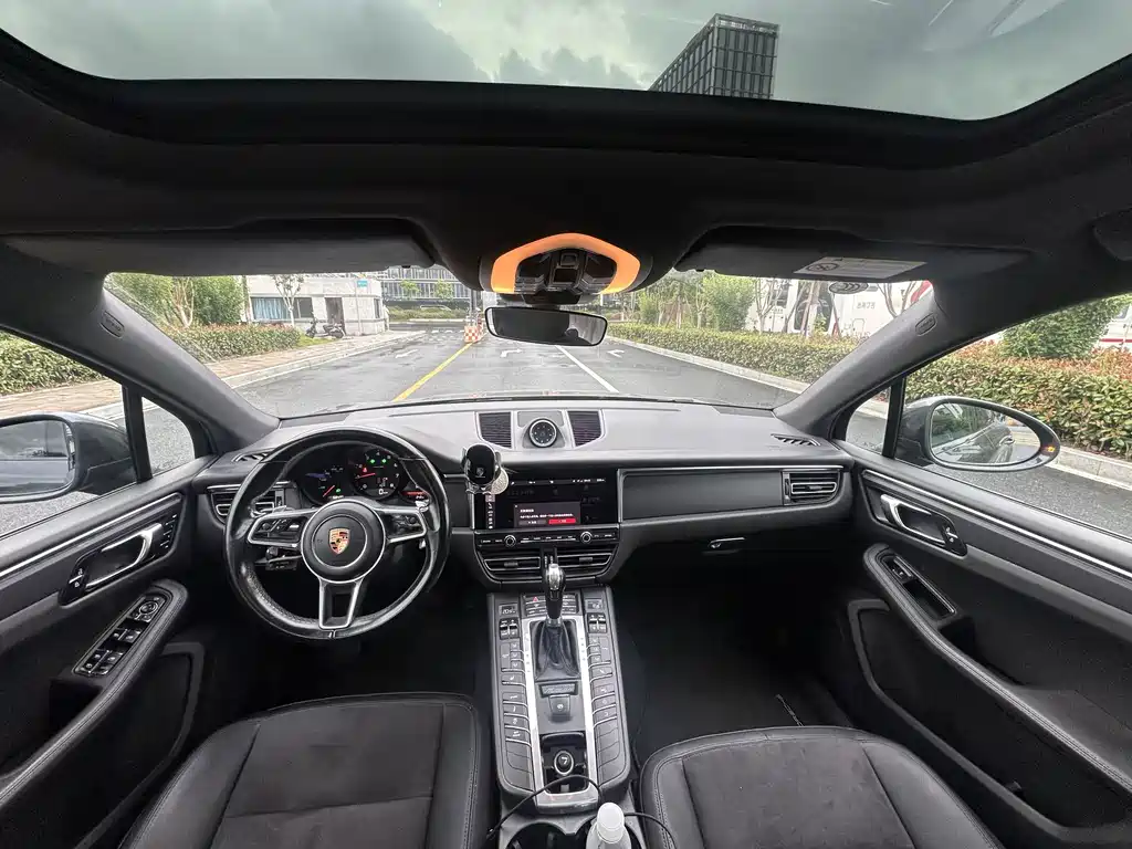 Porsche Macan 2019 — фото 10