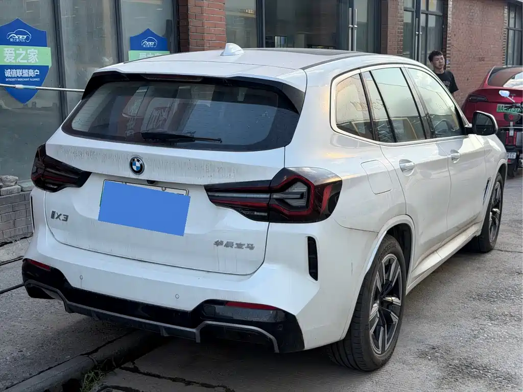 BMW iX3 2023 — фото 11