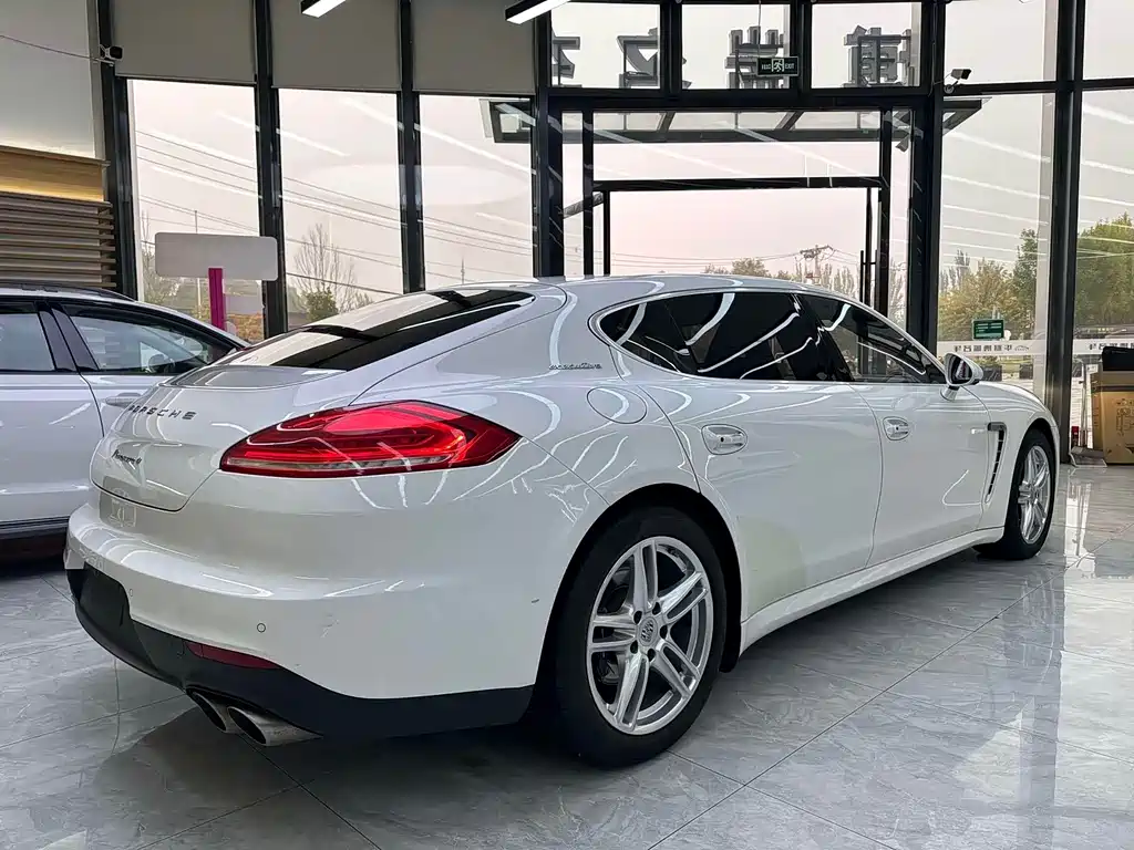 Porsche Panamera 2015 — фото 30