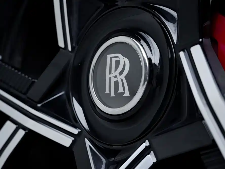 Rolls-Royce Cullinan 2021 — фото 9