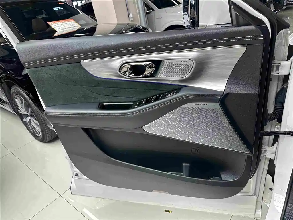 GAC Motor Trumpchi ES9 2025 — фото 16