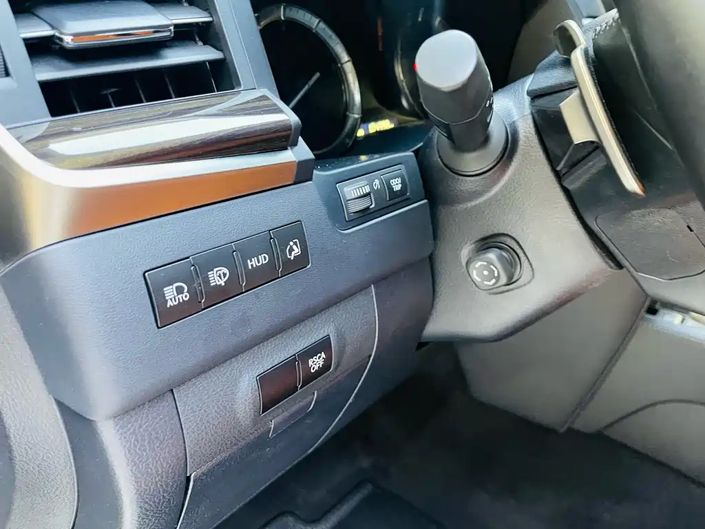 Lexus LX 2020 — фото 17