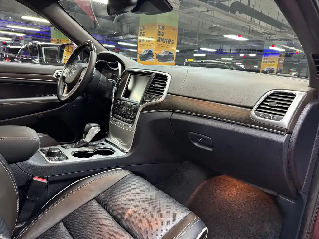Jeep Grand Cherokee 2016 — фото 28