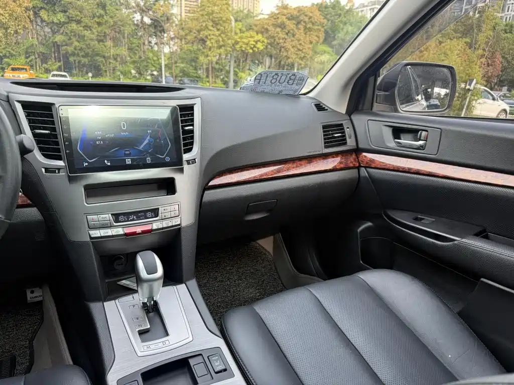 Subaru Outback 2010 — фото 14