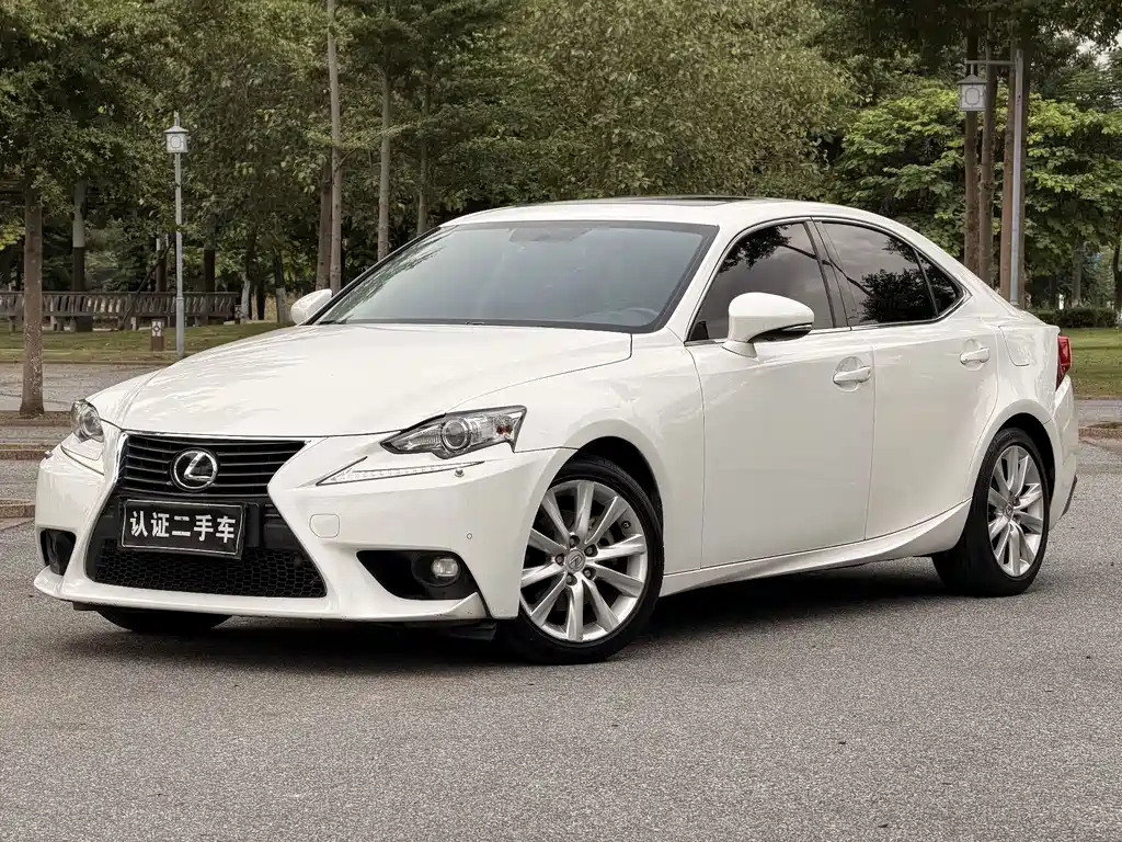 Lexus IS 2015