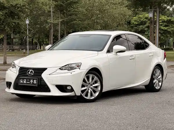Lexus IS 2015