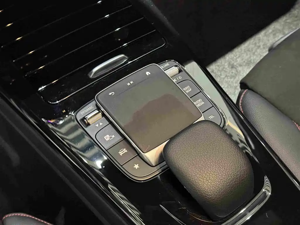 Mercedes-Benz A-Class 2024 — фото 16