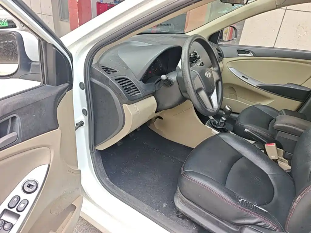 Hyundai Verna 2015 — фото 16