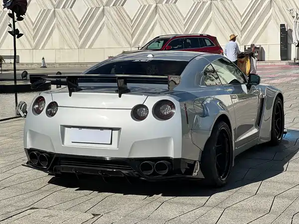 Nissan GT-R 2012