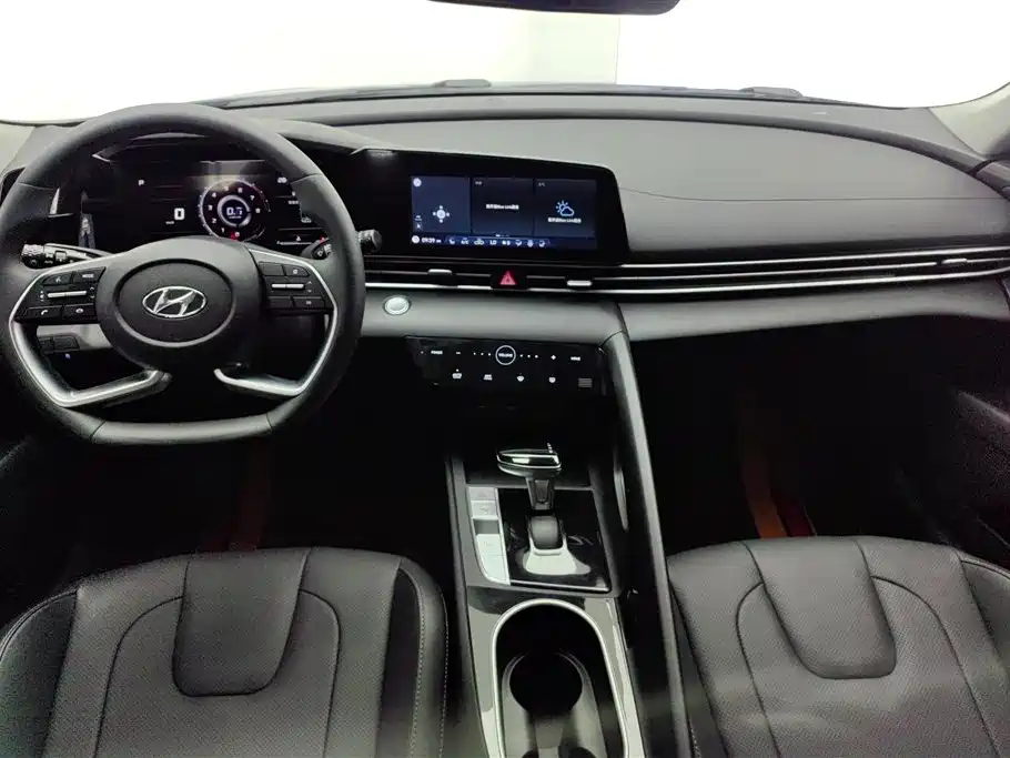 Hyundai Elantra 2021 — фото 12