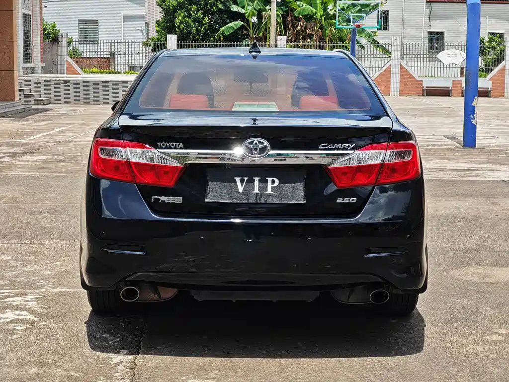 Toyota Camry 2014 — фото 8