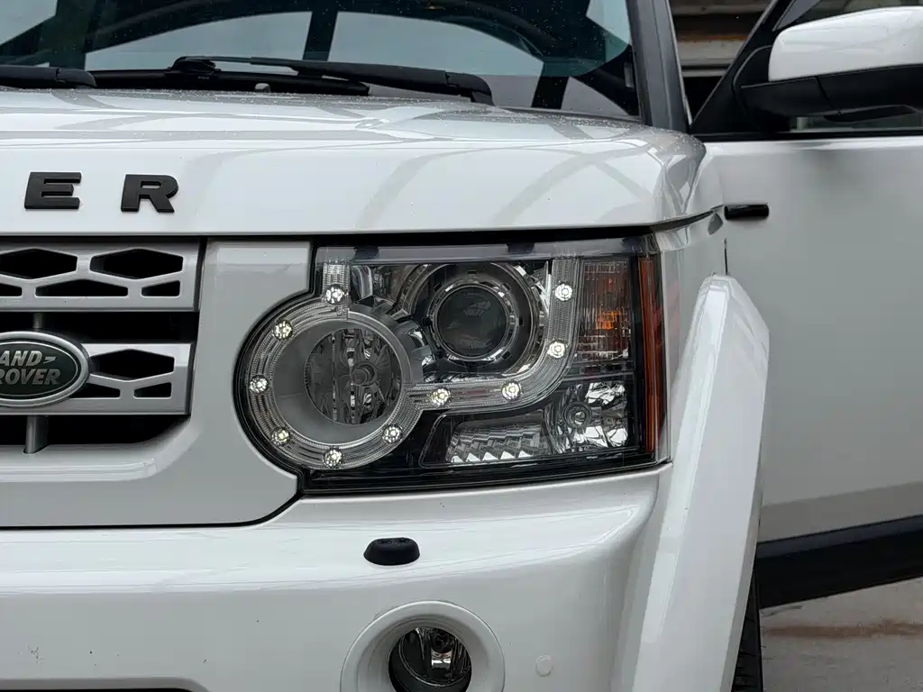 Land Rover Discovery 2014 — фото 14