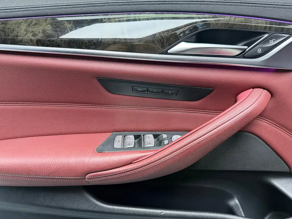 BMW 5 Series 2018 — фото 6