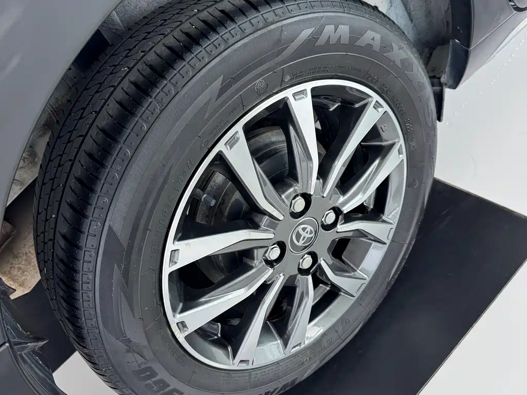 Toyota Yaris L 2022 — фото 12