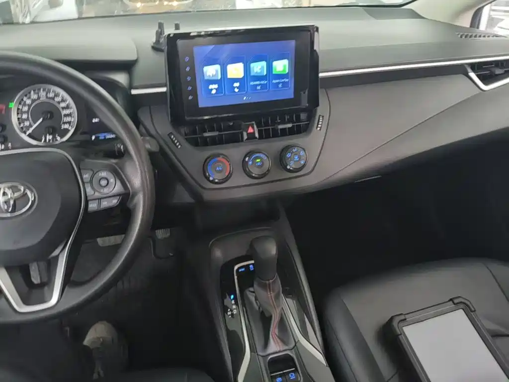 Toyota Corolla 2023 — фото 10