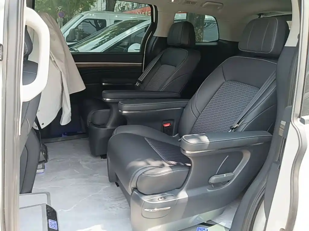 GAC Motor Trumpchi M8 2024 — фото 17
