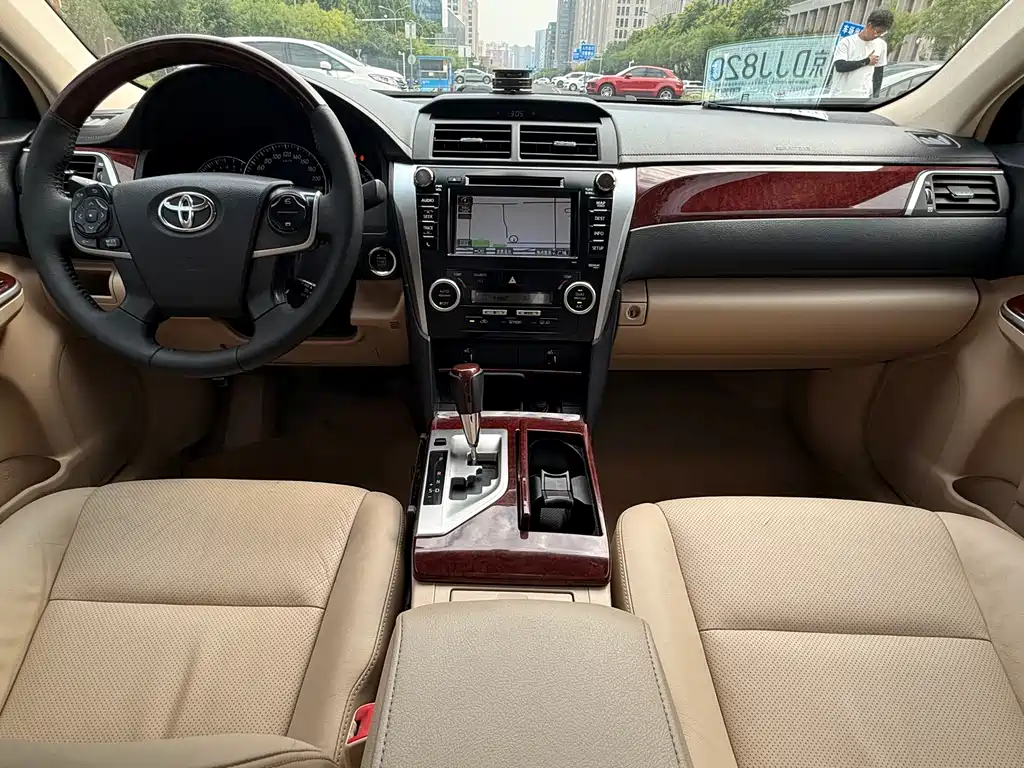 Toyota Camry 2012 — фото 11
