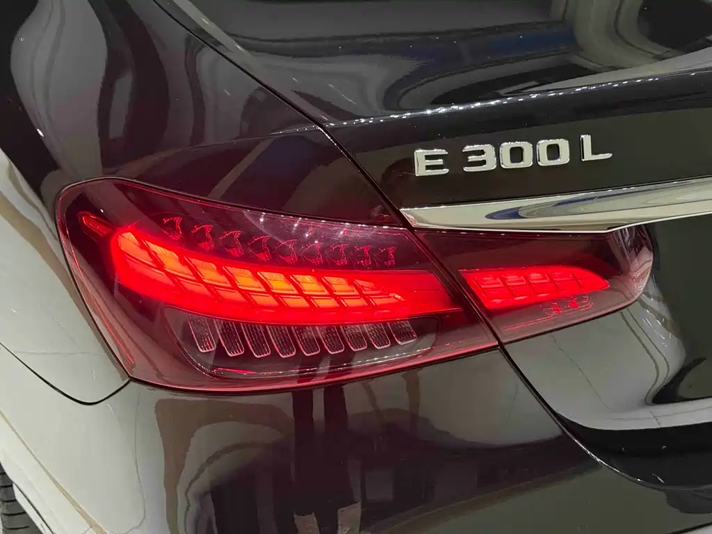 Mercedes-Benz E-Class 2022 — фото 9